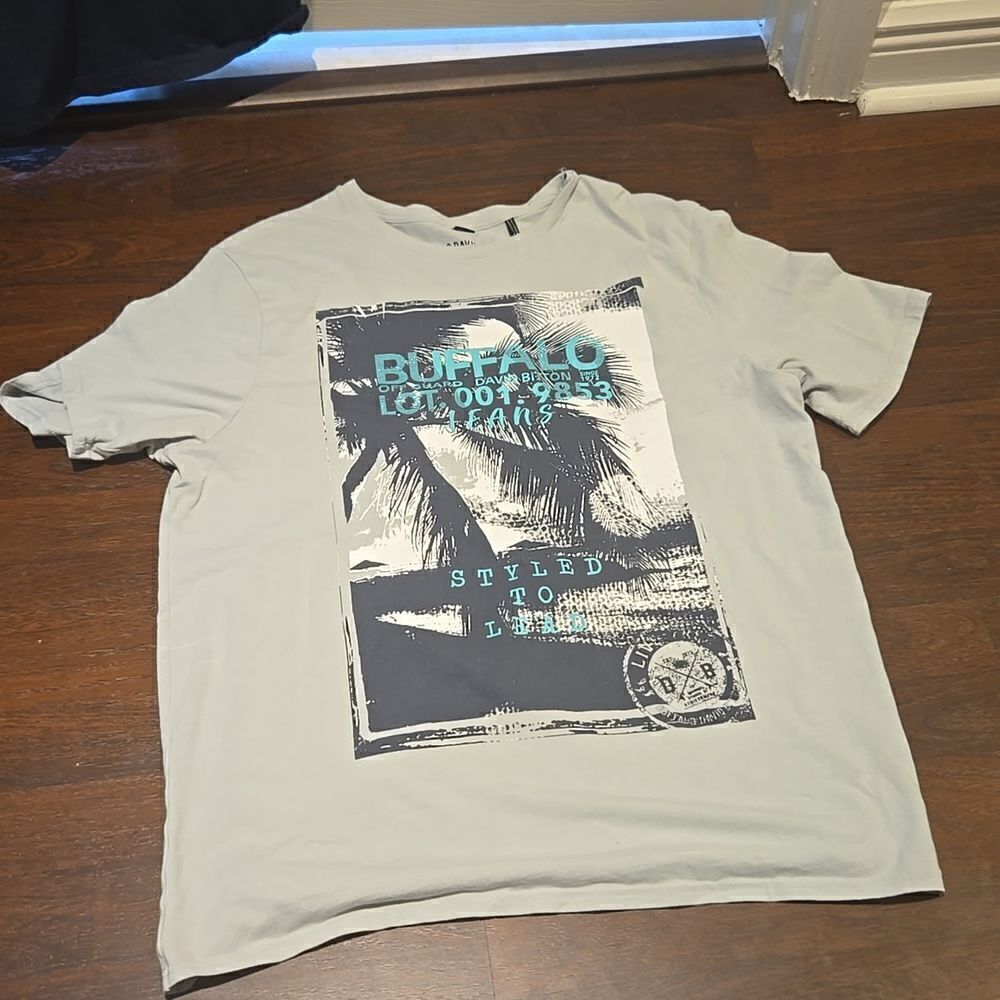 Man's t shirtThat is extra large, great condition